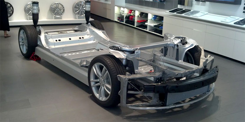 Teslaのディーラーに表示されるスケルトンモデル。構成するパーツが少なくとてもシンプル