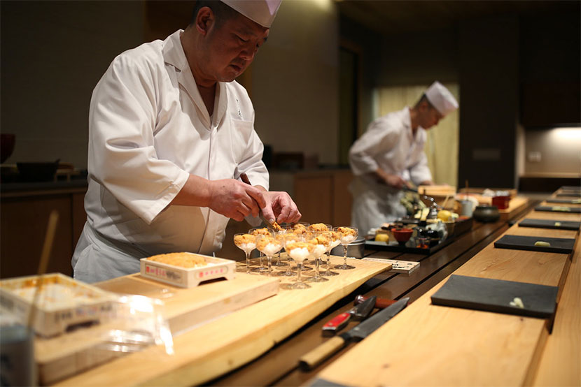 アメリカに広がる "Omakase" の寿司
