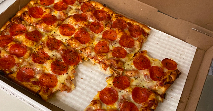 イベント後に提供されたペパロニピザ。シンプルながら人気の定番メニューで、参加者同士のカジュアルな交流を彩っている。