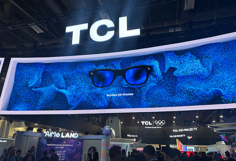 以前までサムスンが展示していた会場のど真ん中のスペースにはTCLが