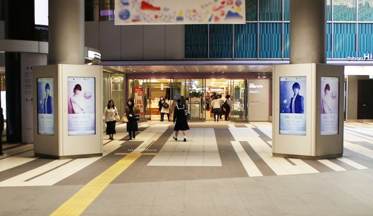 station ads digital sinage