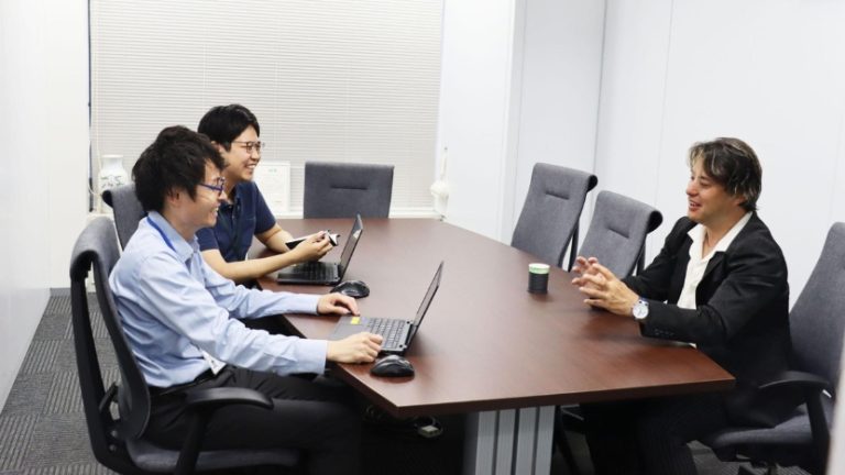 Conversation-at-primaham-office