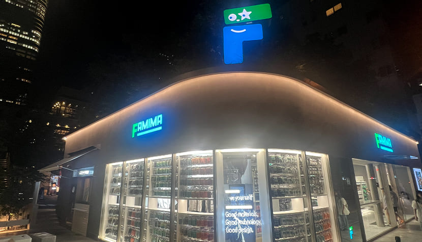 FamilyMart’s First Flagship Store-outside-1